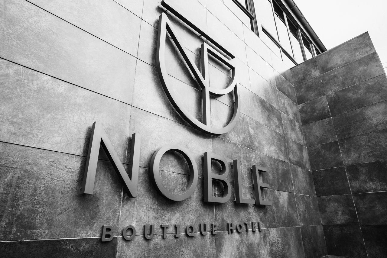 Noble Boutique Hotel Lutsʼk Exterior foto