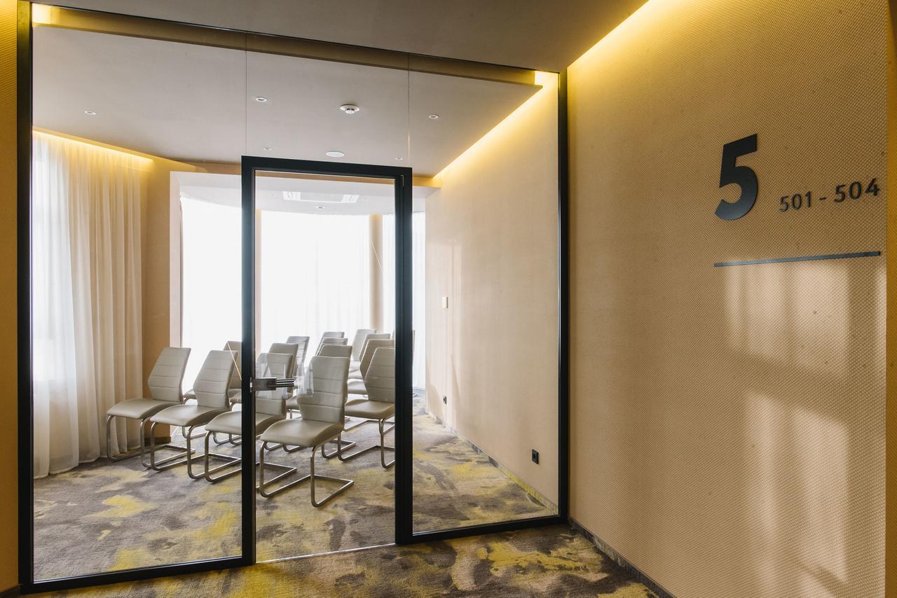 Noble Boutique Hotel Lutsʼk Exterior foto